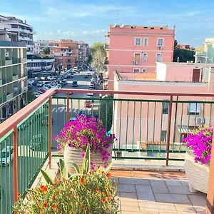 Panoramic And Bright Penthouse Is Waiting For You Roma
